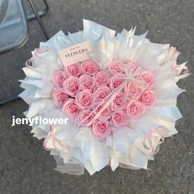 Khám Phá Vẻ Đẹp và Ý Nghĩa Sâu Sắc của Bó Tim Ecuador Hồng Phấn 22 Bông – Món Quà Hoàn Hảo Cho Mọi Dịp Đặc Biệt