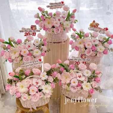 Giỏ Hoa Mây: Món Quà Tinh Tế Lưu Giữ Vẹn Nguyên Từng Khoảnh Khắc Yêu Thương