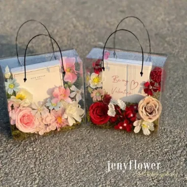 Túi Hoa Sáp Quai Đen: Món Quà Tinh Tế, Gửi Trọn Yêu Thương Bền Lâu